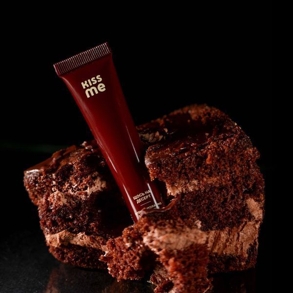 Блиск для губ Kiss Me Intense Hydrating Lip Treatment - Щось на десерт (8 ml) 16030 фото