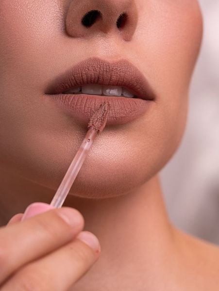 Бархатная матовая помада ZOLA Velour Lip Souffle - 04 Nude Haze (4.2 мл) 4418 фото