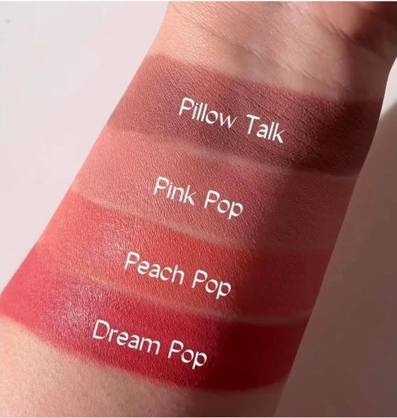 Кремові матові рум'яна Charlotte Tilbury Pillow Talk Matt Beauty Blush Wand - Peach Pop (12 ml) 7051 фото