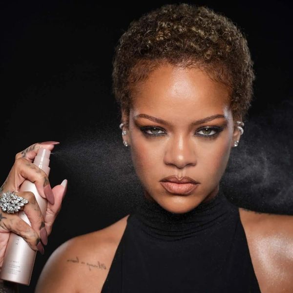 Спрей для фіксації макіяжу зволожуючий Fenty Beauty by Rihanna You Mist Makeup-Extending Setting Spray (100 ml) 1548 фото